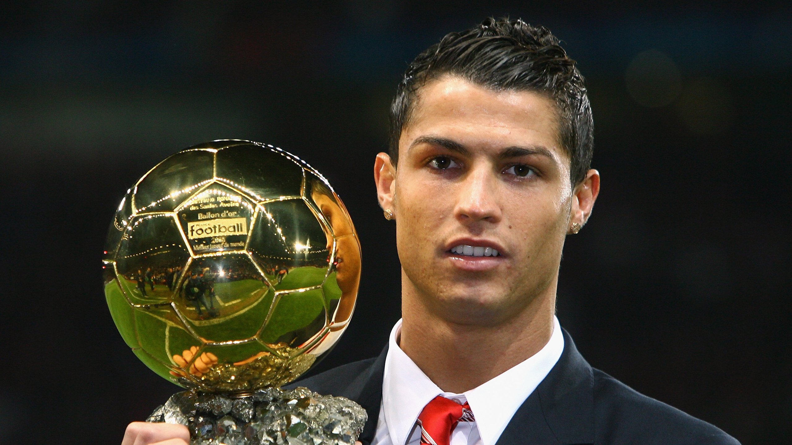 法甲：巴黎在客场2-2逼平里尔，争冠形势依然扑朔迷离，巴黎平局