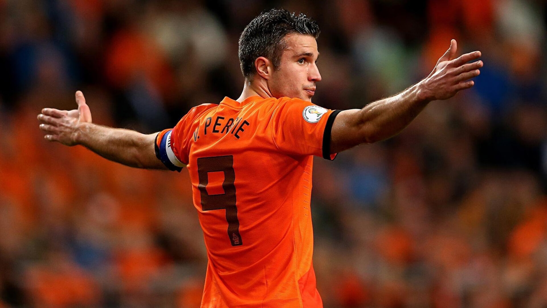 西甲：皇马在客场2-0完胜巴萨，领跑悬念持续升高，皇马2-1战胜巴萨登顶